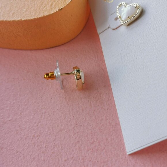 Kendra Scott - Ari Heart Ivory Mother-Of-Pearl Gold Stud Earrings - NEW - Picture 2 of 3